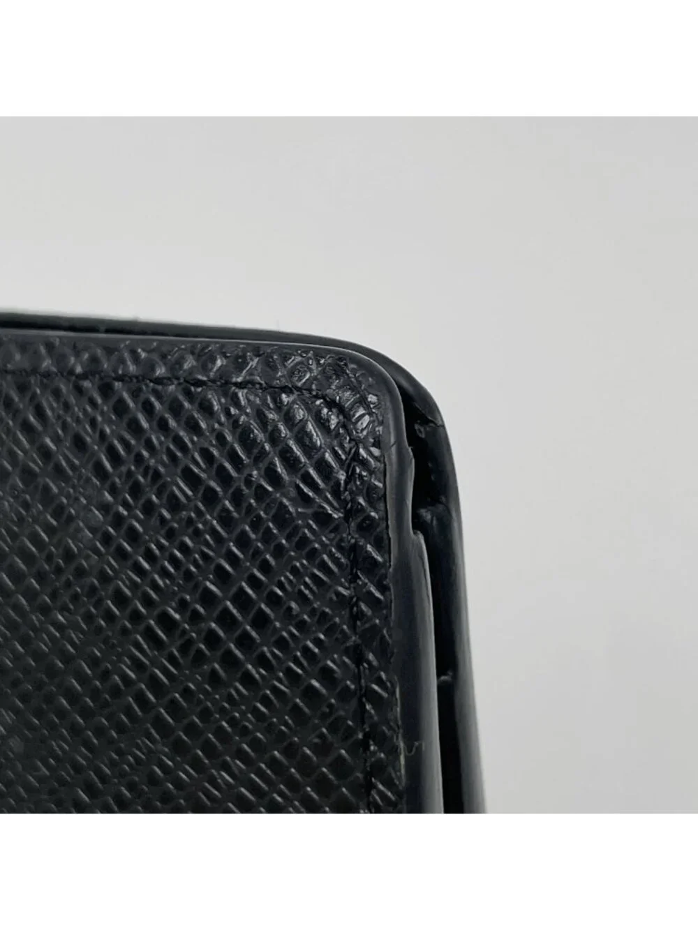Louis Vuitton Portefeuille Multiple Fold Wallet Taiga Noir